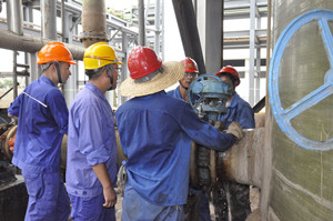 戰(zhàn)烈日酷暑，公司應(yīng)急大修順利完成